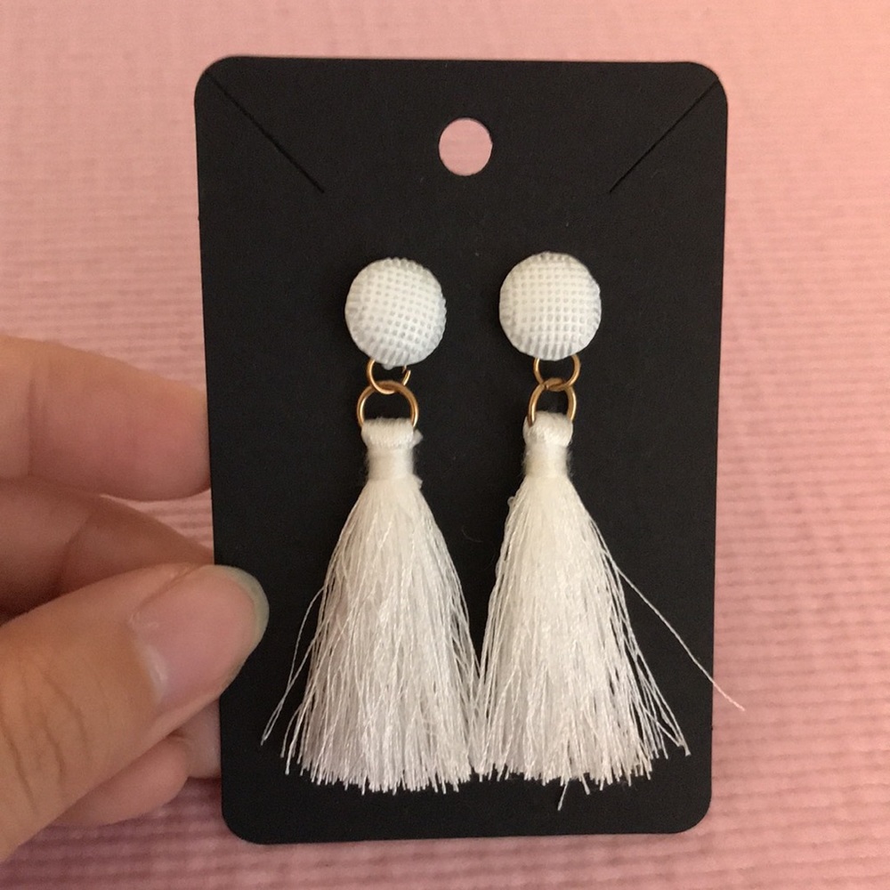 💛3 for $10💛 White tassel stud earrings